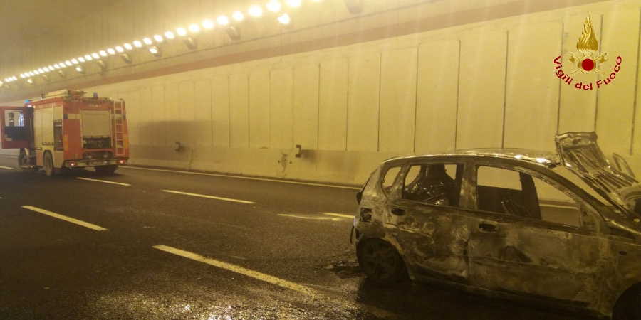 Roma, incidente stradale sul GRA all'interno galleria Selva Candida