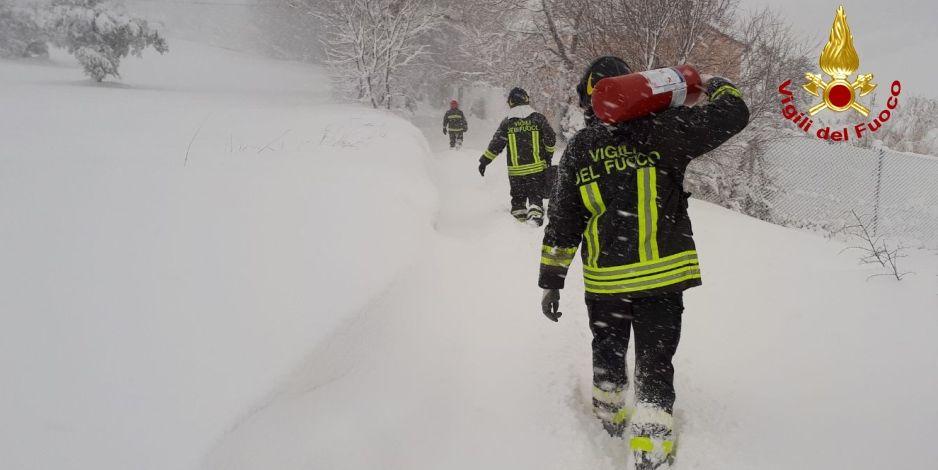 Ancona, i Vigili del fuoco impegnati per l'emergenza neve