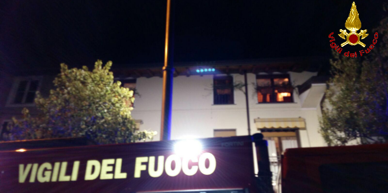Lecco, incendio tetto abitazione nel comune di Galbiate