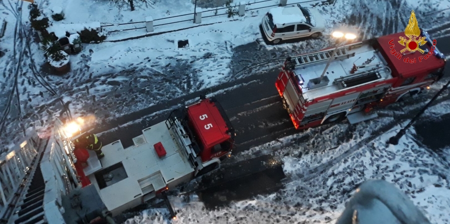 La Spezia, i Vigili del fuoco impegnati per l'emergenza neve