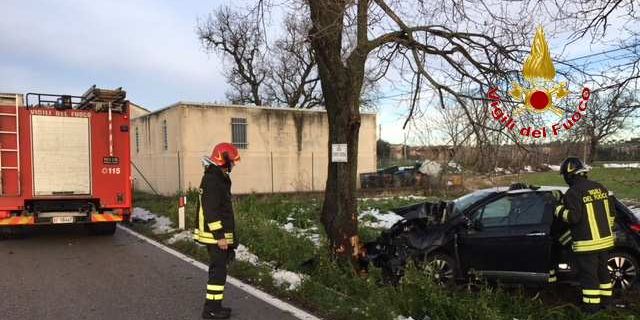 Macerata, incidente stradale nel comune di Treia
