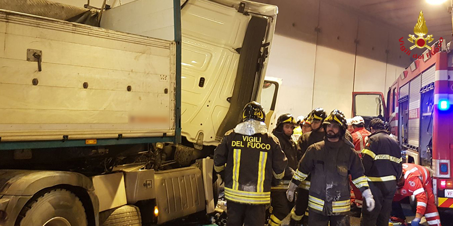 Vigili del Fuoco impegnati per incidenti stradali a Novara