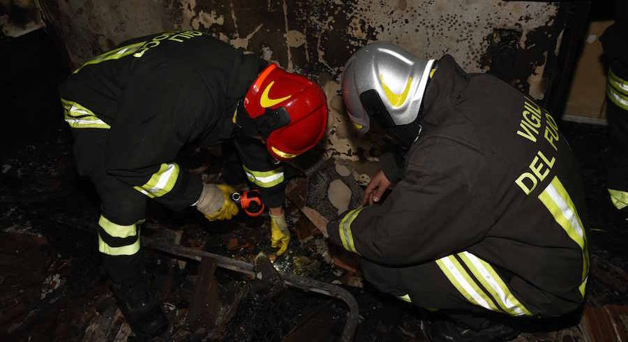 Perugia, incendio in un palazzo a Ellera di Corciano