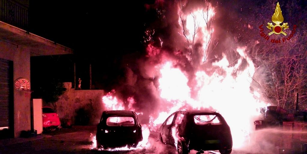 Catanzaro, incendio autovetture