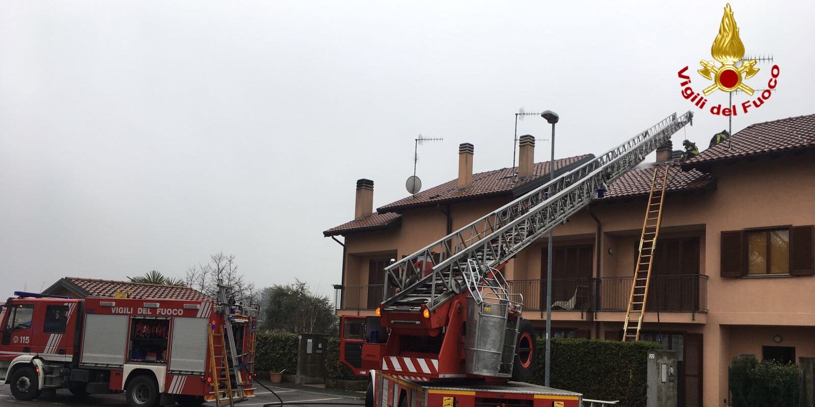 Varese, incendio tetto abitazione nel comune di Arcisate
