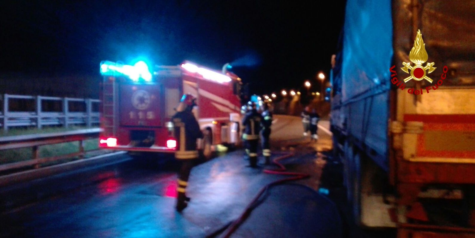 Savona, incendio camion lungo l'autostrada in direzione Genova