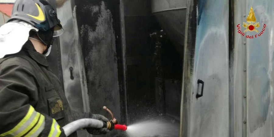 Padova, incendio in un'azienda calzaturiera nel comune di S. Angelo di piove di Sacco