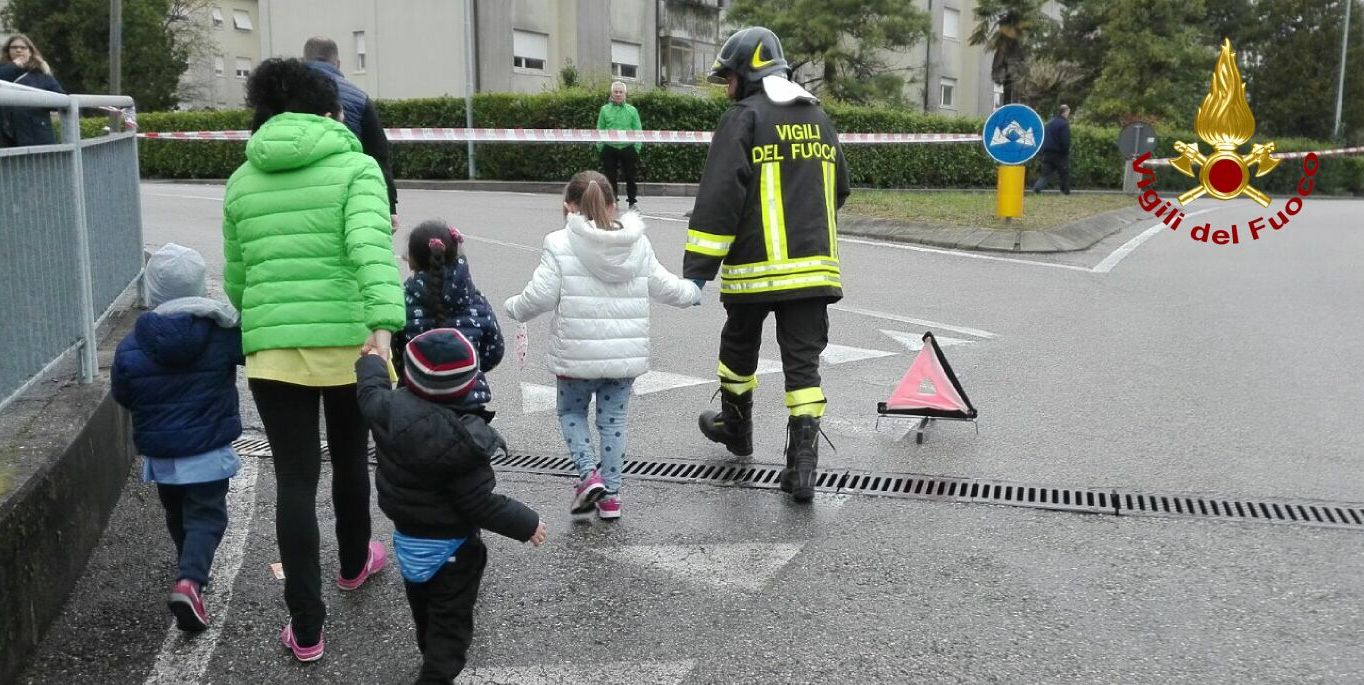 Pordenone, incidente tra una moto e scuolabus