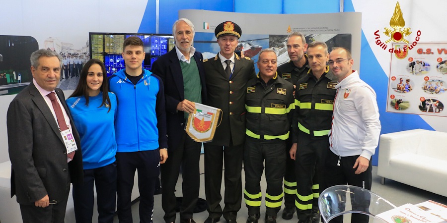 Il presidente Malagò allo stand VV.F.