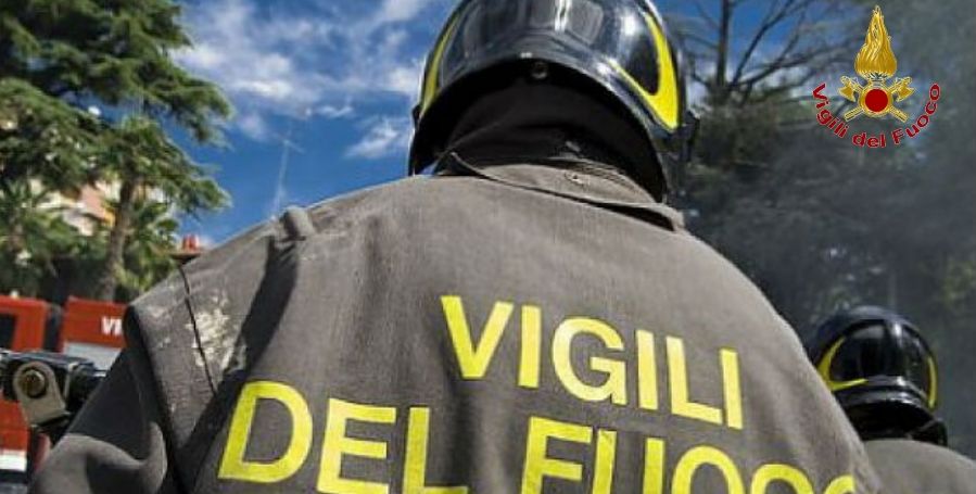 Padova, autovettura esce di strada ed abbatte la recinzione di una casa