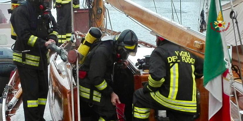 La Spezia, incendio a bordo di un veliero nel porticciolo di Le Grazie