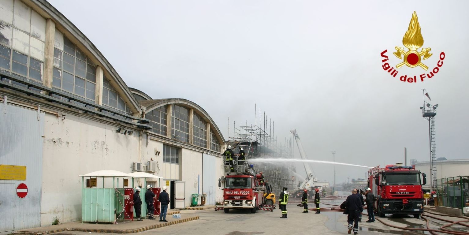 Siracusa, incendio nella raffineria Esso di Augusta
