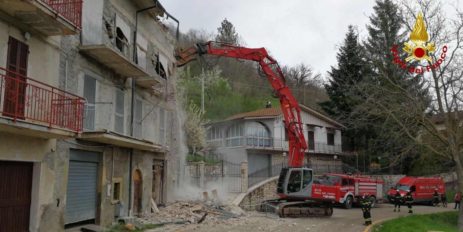 Ascoli Piceno, iniziati i lavori di demolizione di un fabricato lungo la "SP.64" Nursina