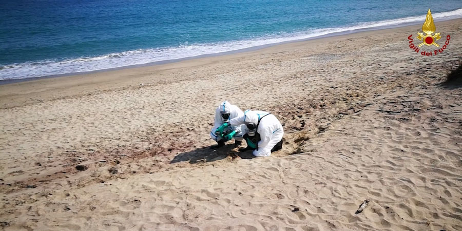 Catanzaro, fusto sospetto trovato su spiaggia Roccelletta, nessun rischio contaminazione