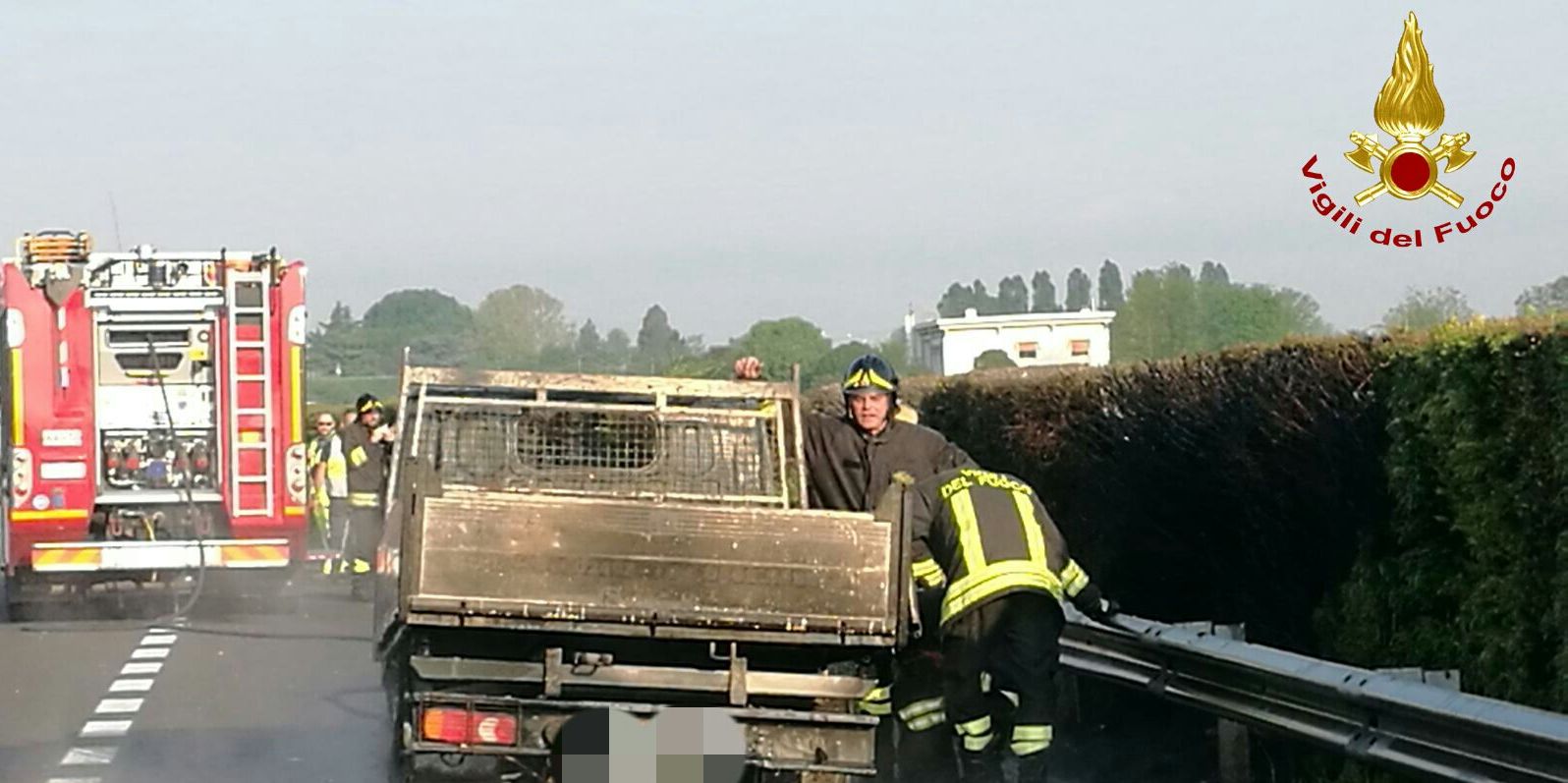 Vicenza, incendio di un furgone cassonato sulla "A.4"