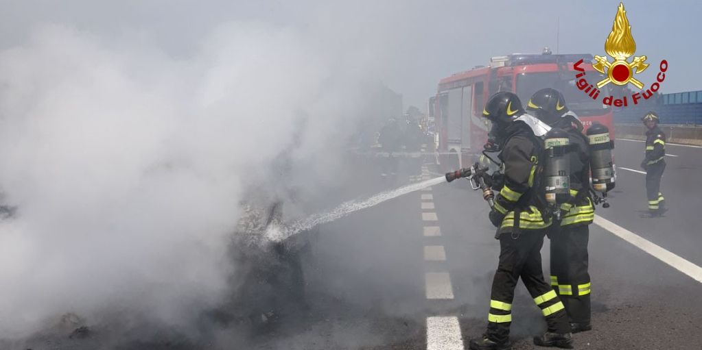 Ancona, incendio autocarro sulla "A.14"