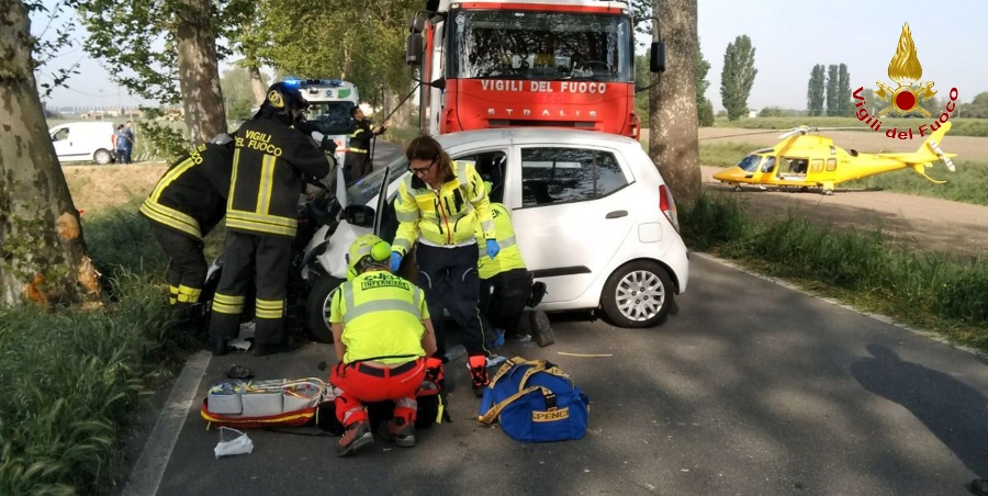 Padova, i Vigili del fuoco impegnati per un doppio incidente stradale