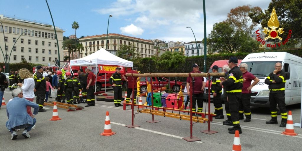 Napoli, i Vigili del fuoco presenti alla manifestazione di solidarietà "Tennis&Friends"