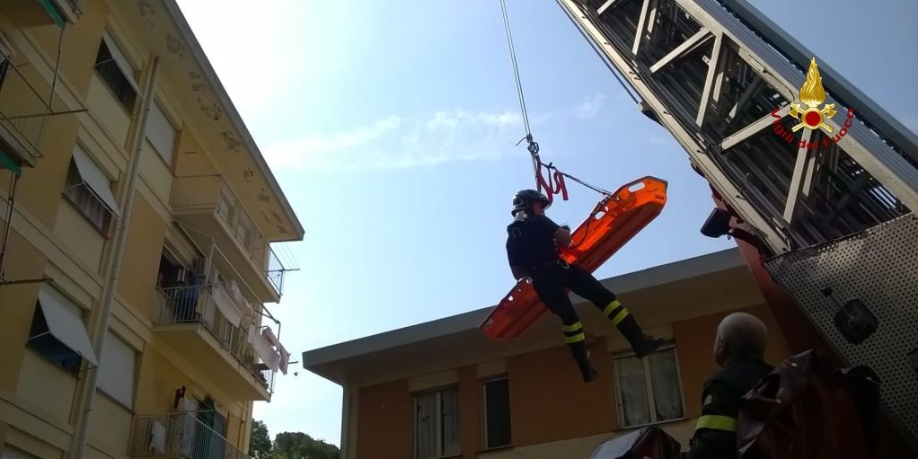 Genova, soccorsa anziana per trasporto in Ospedale