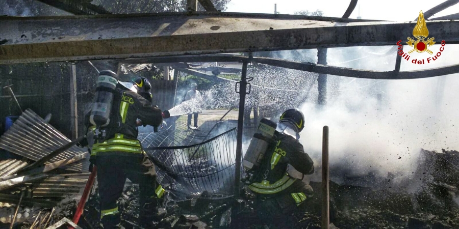 Pordenone, incendio tettoia a Sacile