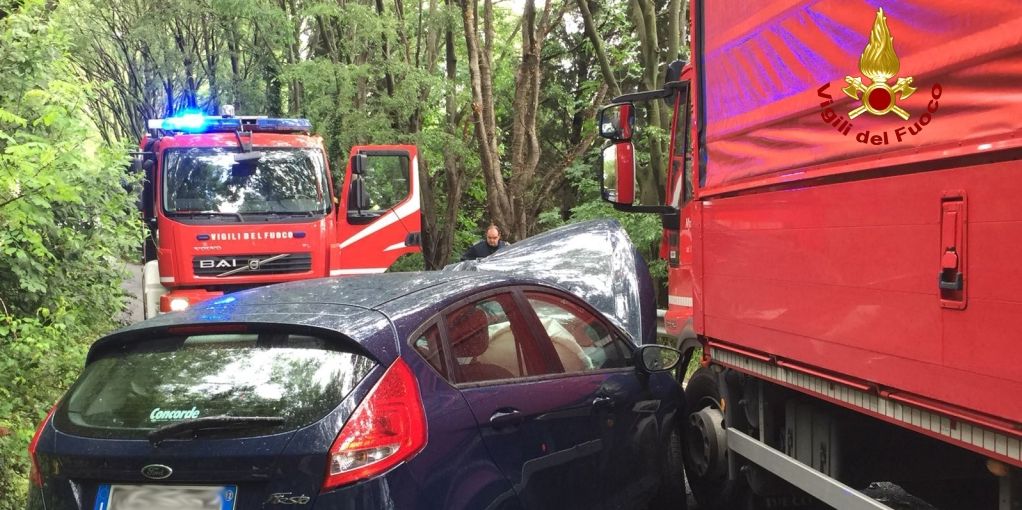 Genova, incidente stradale in centro città