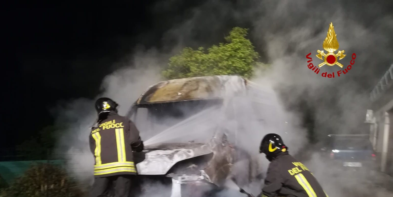 Genova, incendio furgone a Mignanego