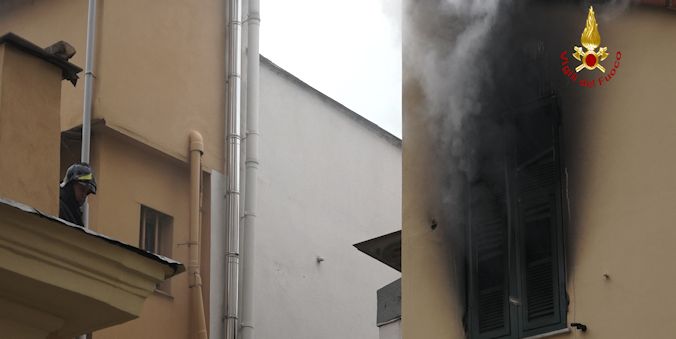 Genova, incendio abitazione in salita Nostra Signora del Monte