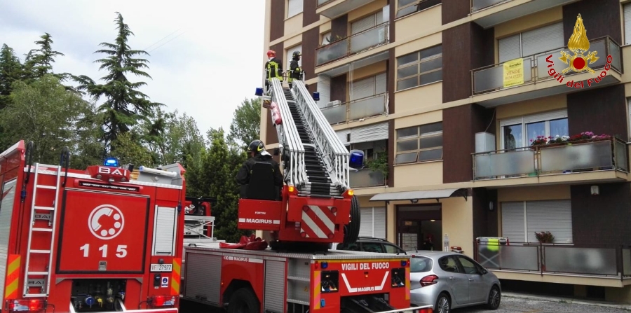 Pordenone, salvata una bambina in un'abitazione invasa dal fumo