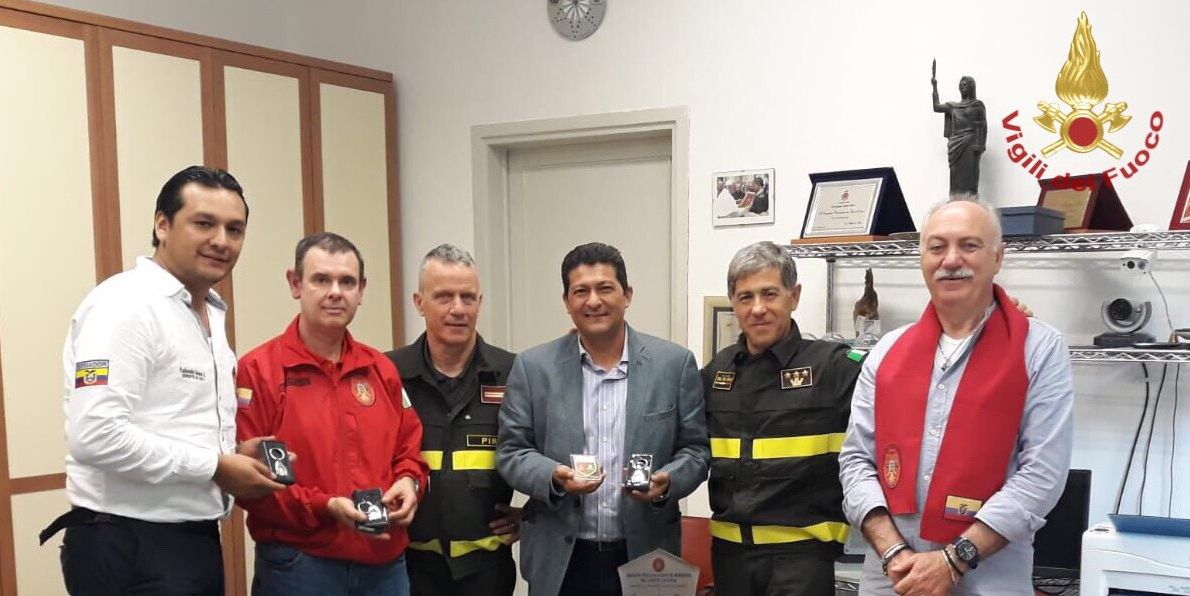 Nella foto da sx Colonnello Silva, interprete Bellorini, CS. Gaddini, Sindaco Valencia, Comandante VVF Pisa Ing. Ugo D'Anna, Presidente ANVVF di Pisa Luigi Armani