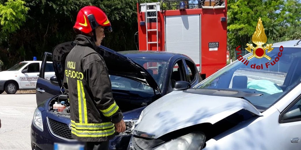 Ancona, i Vigili del Fuoco impegnati in due diversi interventi