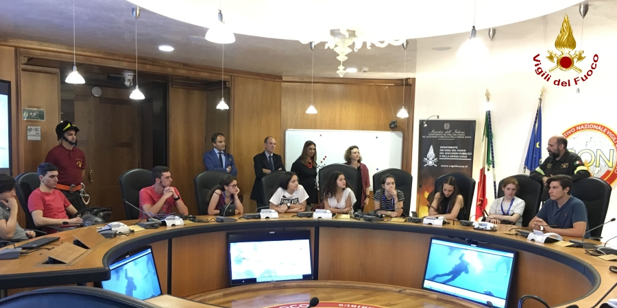 Roma, studenti del liceo classico "Giulio Cesare" in visita al Dipartimento dei Vigili del Fuoco