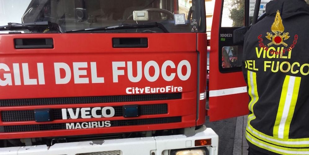 Varese, incendio deposito nel comune di Sesto Calende