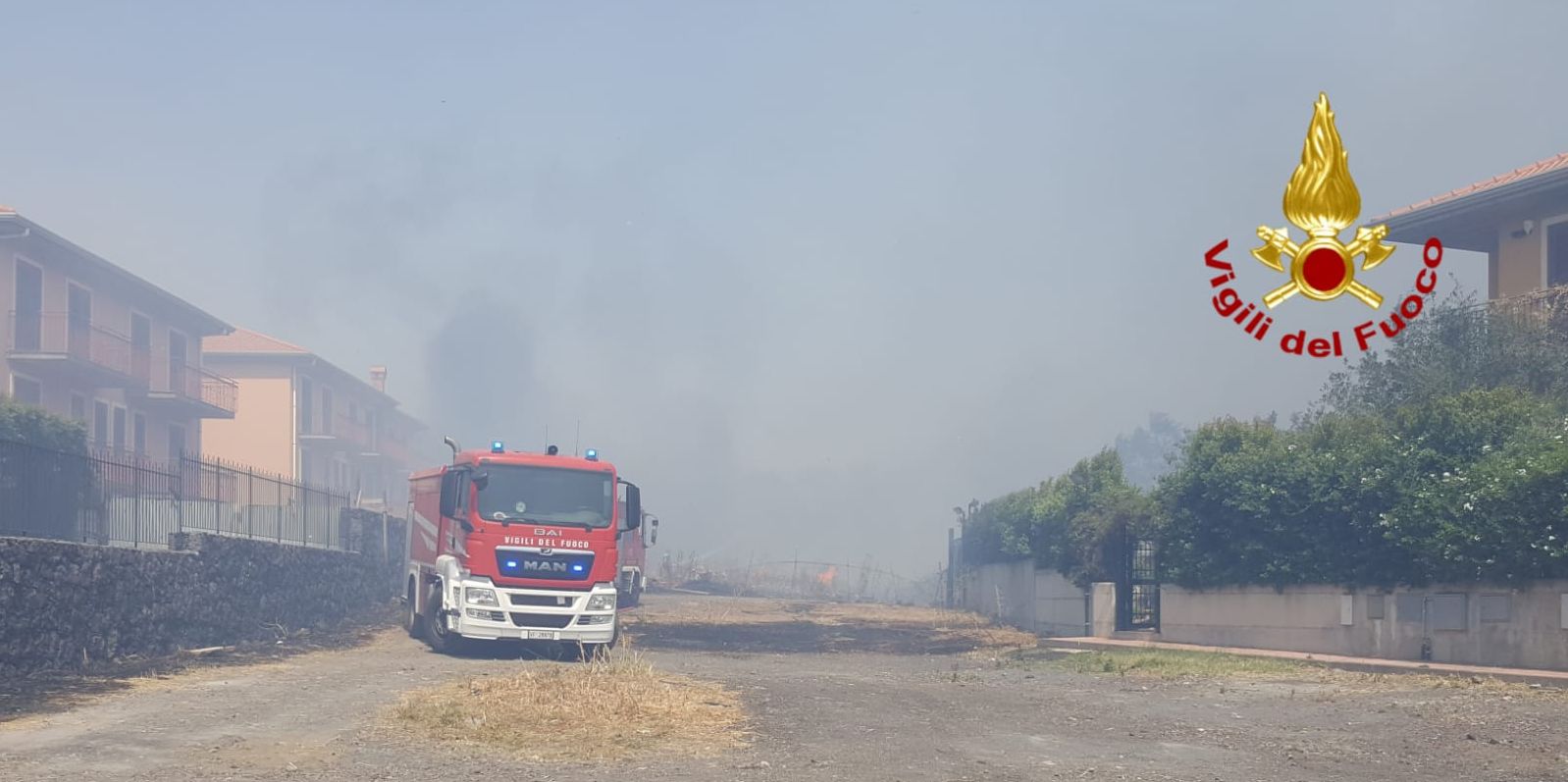 Catania, oltre 50 interventi per incendi di sterpaglie e vegetazione alimentati dal forte vento