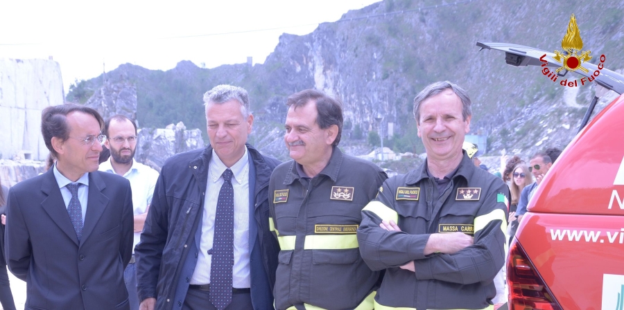 Massa Carrara, consegnato al Comando dei Vigili del Fuoco un automezzo per unità cinofile dalla Fondazione Marmo