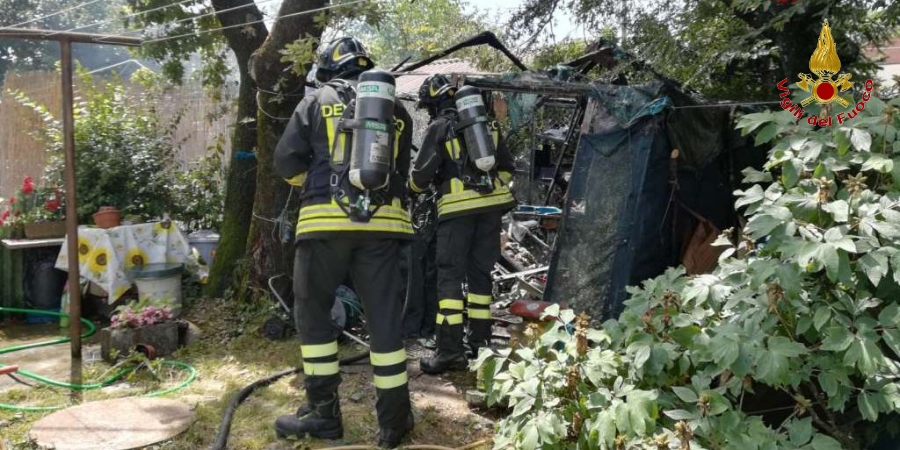 Trieste, incendio baracca a Borgo San Mauro