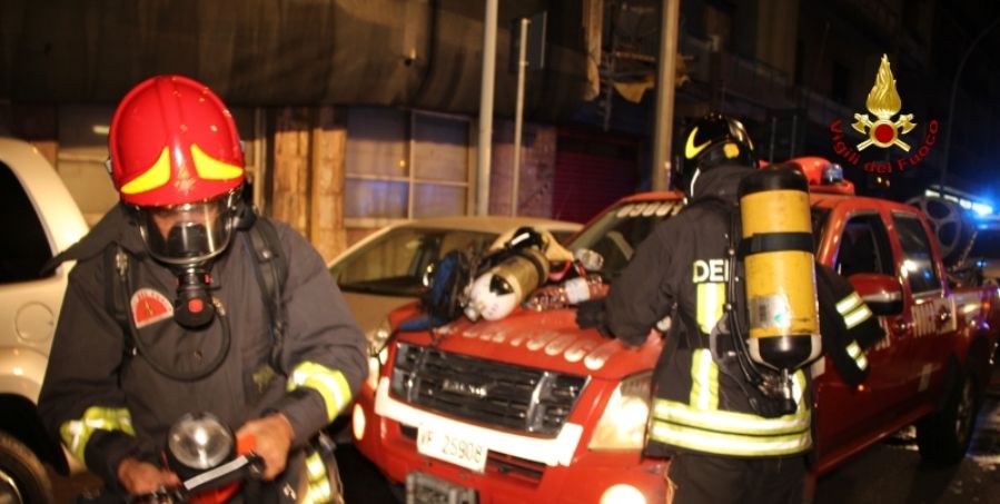 Messina, incendio nei locali dell'ex Hotel Riviera