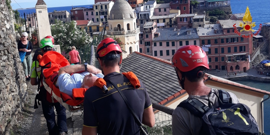 La Spezia, soccorso turista infortunato su un sentiero delle Cinque Terre