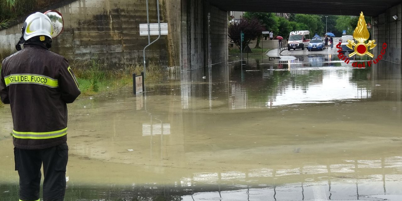 Ancona, i Vigili del Fuoco impegnati in diversi interventi causa maltempo