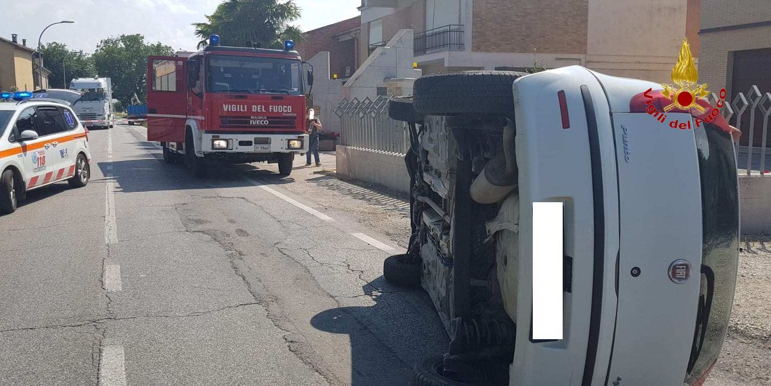 Macerata, incidente stradale a Montecassiano