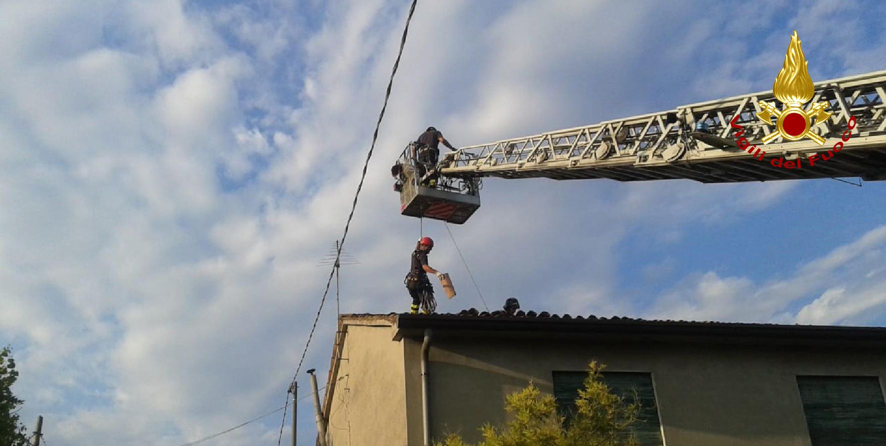 Padova, parziale crollo tetto abitazione a Villa del Conte