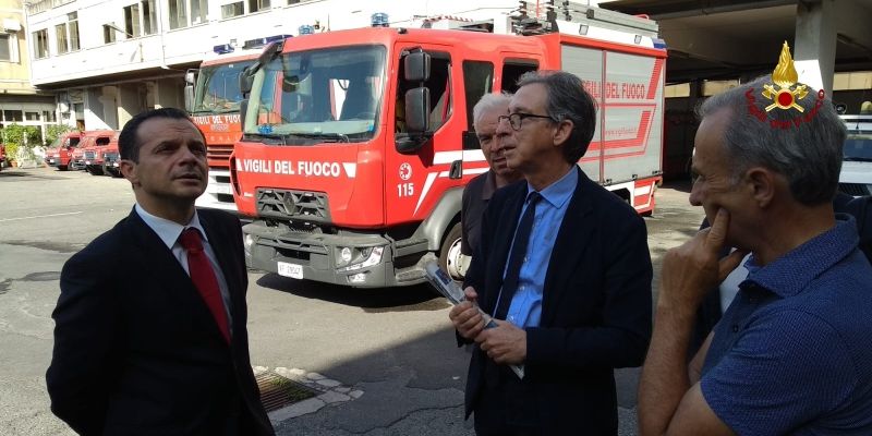 Messina, il nuovo Sindaco, Cateno De Luca in visita al Comando dei Vigili del Fuoco
