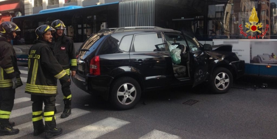 Trieste, incidente stradale in centro città