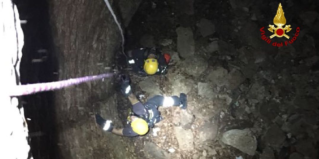 Verona, i Vigili del Fuoco salvano un cagnolino precipitato in un pozzo a Roveré