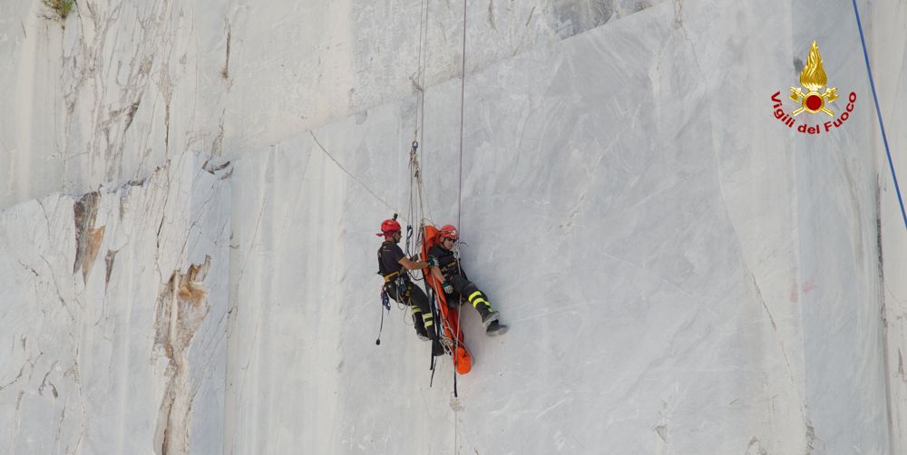 Massa Carrara, esercitazione SAF per il soccorso nelle cave di marmo