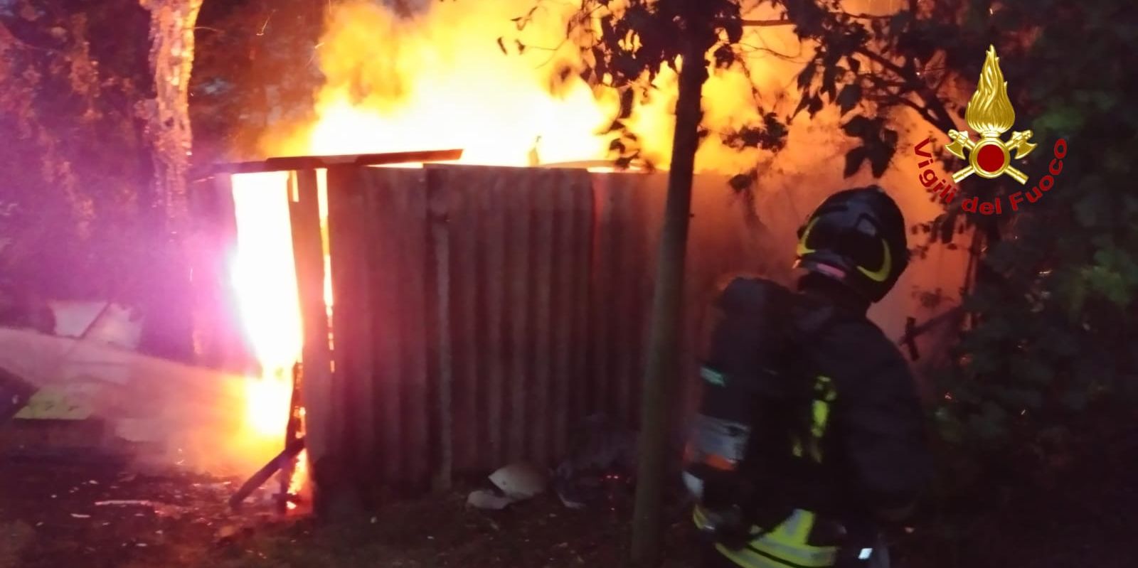 Pordenone, incendio piccolo deposito attrezzi agricoli