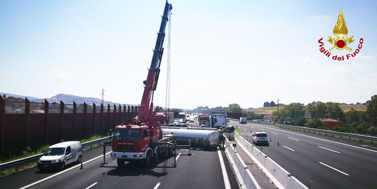 Ancona, incidente stradale sulla "A.14"