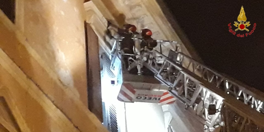Ancona, i Vigili del fuoco impegnati nella notte in due distinti interventi