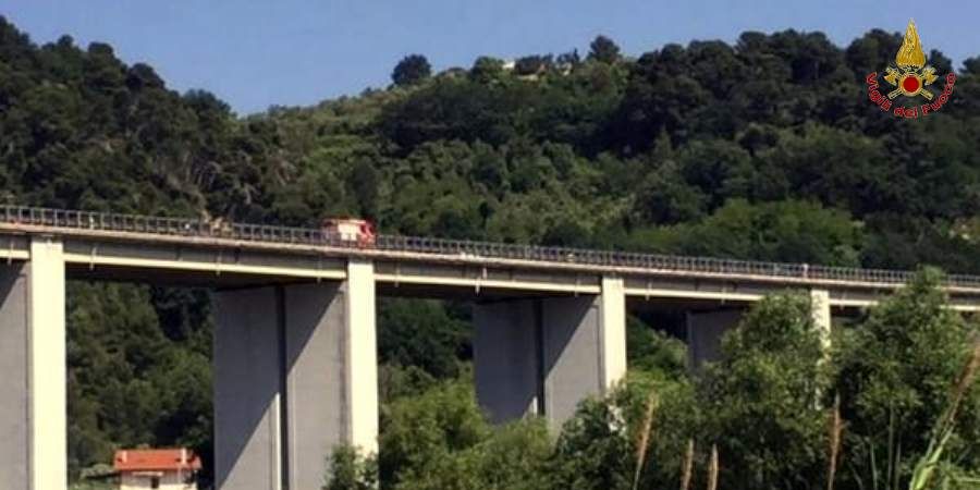 Chieti, salvata da un Vigile del fuoco mentre tenta di gettarsi da un viadotto