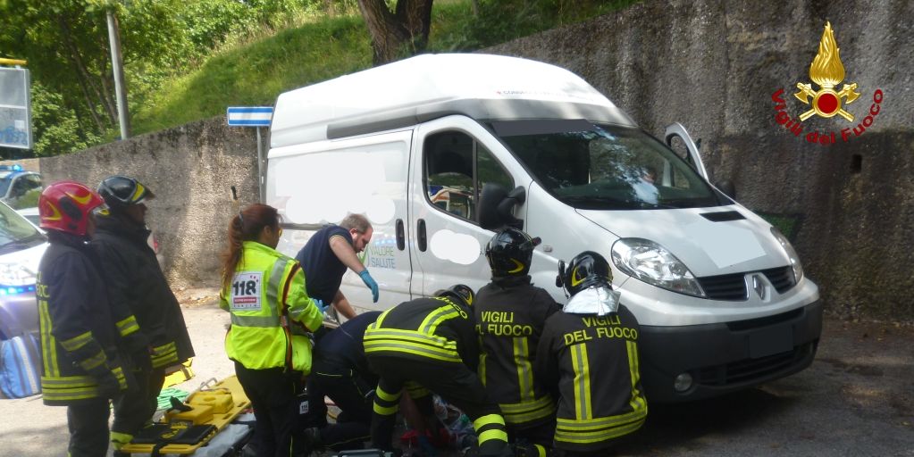 Trieste, incidente stradale in centro città