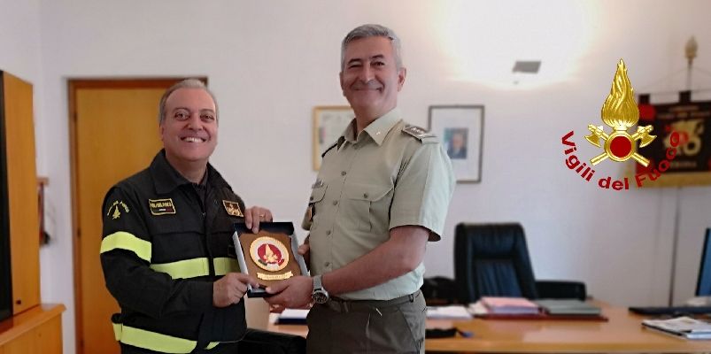 Verona, il Generale dell'Esercito italiano, G. Tota ha fatto visita al Comando dei Vigili del Fuoco